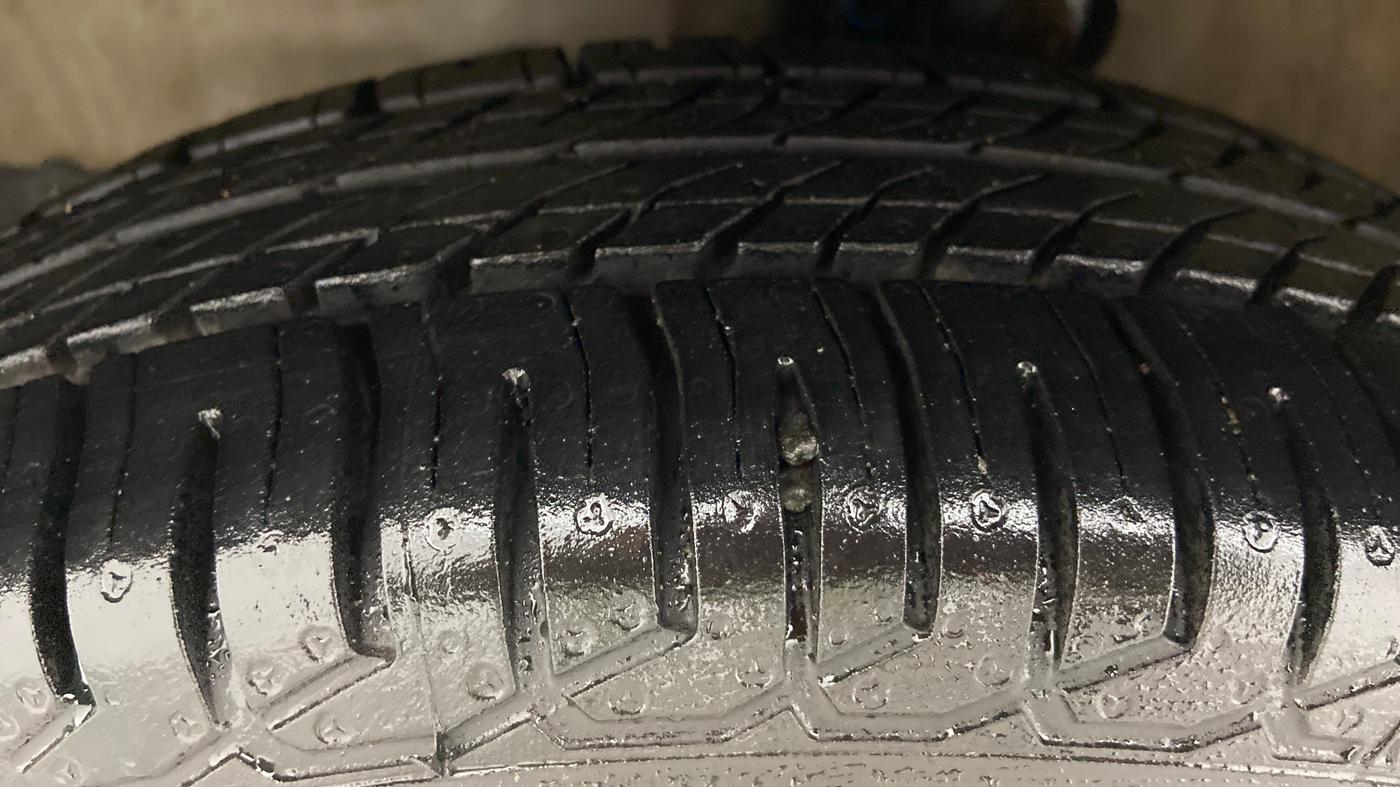 2011 Maruti A Star VXI, Petrol, Manual, 1,23,588 km, Left Front Tyre Tread