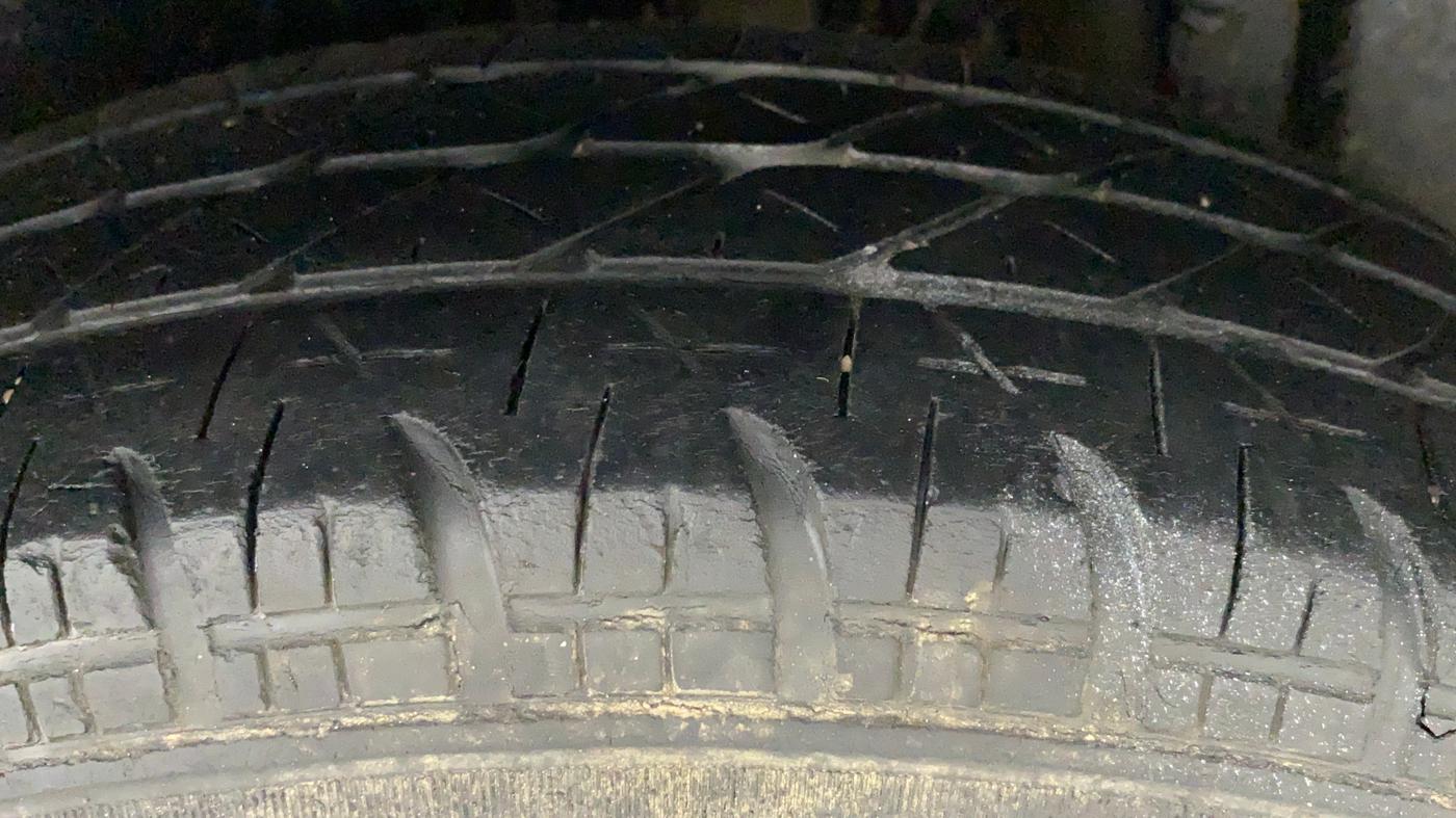 2017 Maruti Swift VXI O, CNG, Manual, 86,230 km, Left Rear Tyre Tread