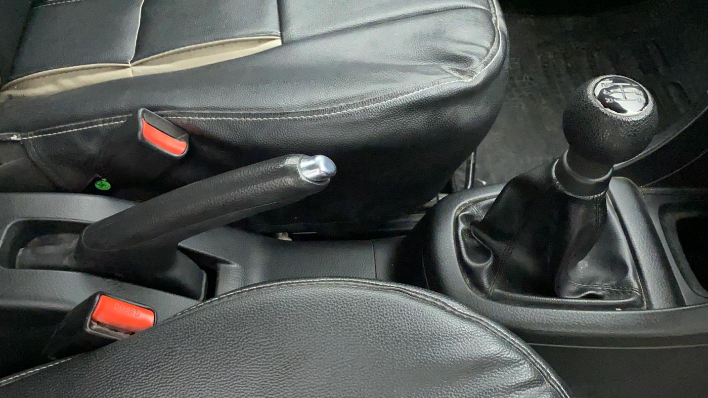 2017 Maruti Swift VXI O, CNG, Manual, 86,230 km, Gear Lever