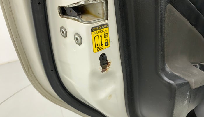 2017 Maruti Swift VXI O, CNG, Manual, 86,230 km, Rear left door - Slight discoloration