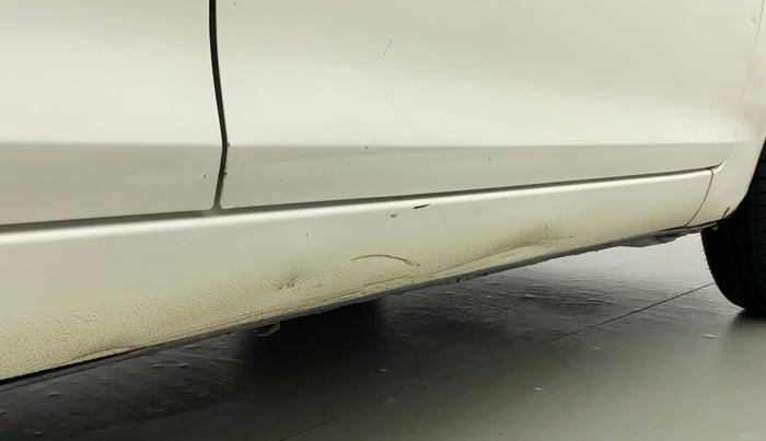 2017 Maruti Swift VXI O, CNG, Manual, 86,230 km, Right running board - Slightly dented