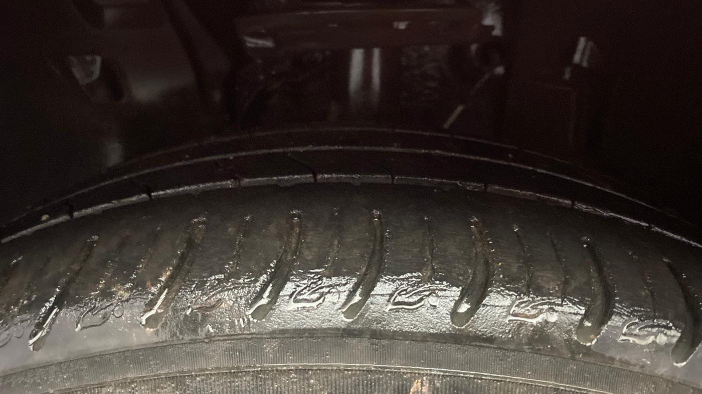 2021 Tata ALTROZ XZ PETROL, Petrol, Manual, 36,876 km, Left Front Tyre Tread