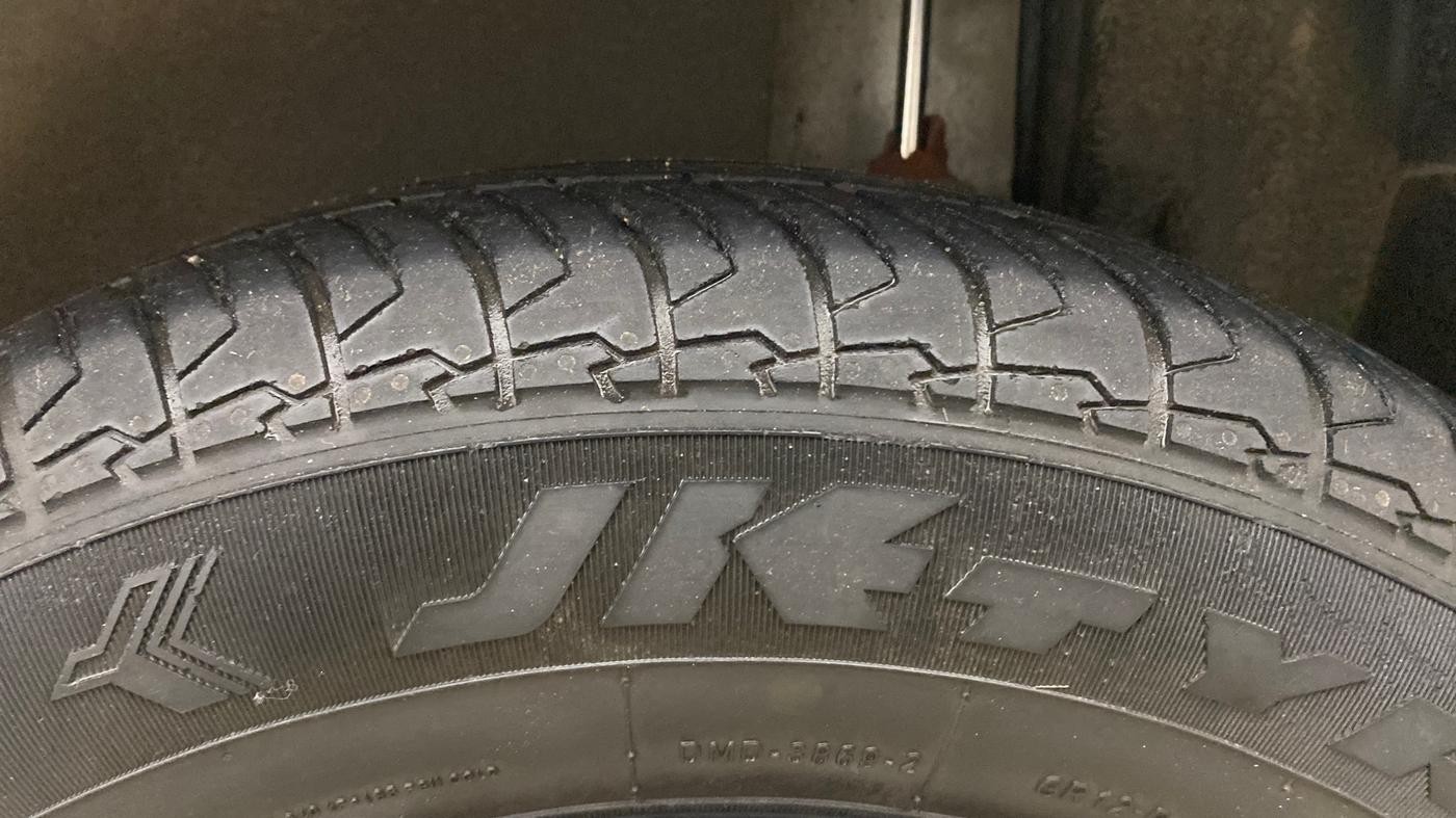 2015 Maruti Swift Dzire VXI, Petrol, Manual, 52,374 km, Left Rear Tyre Tread