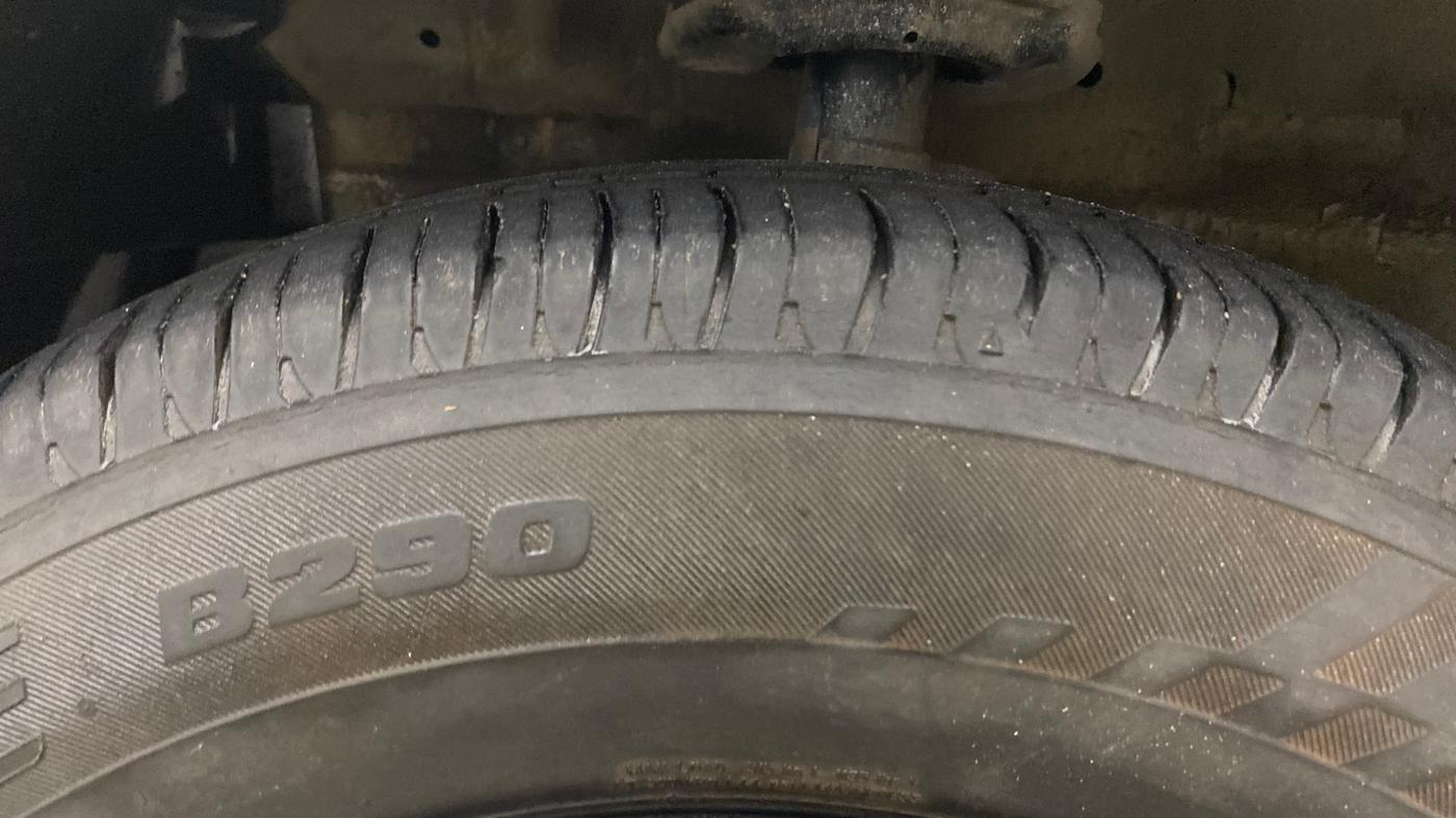 2015 Maruti Swift Dzire VXI, Petrol, Manual, 52,374 km, Left Front Tyre Tread