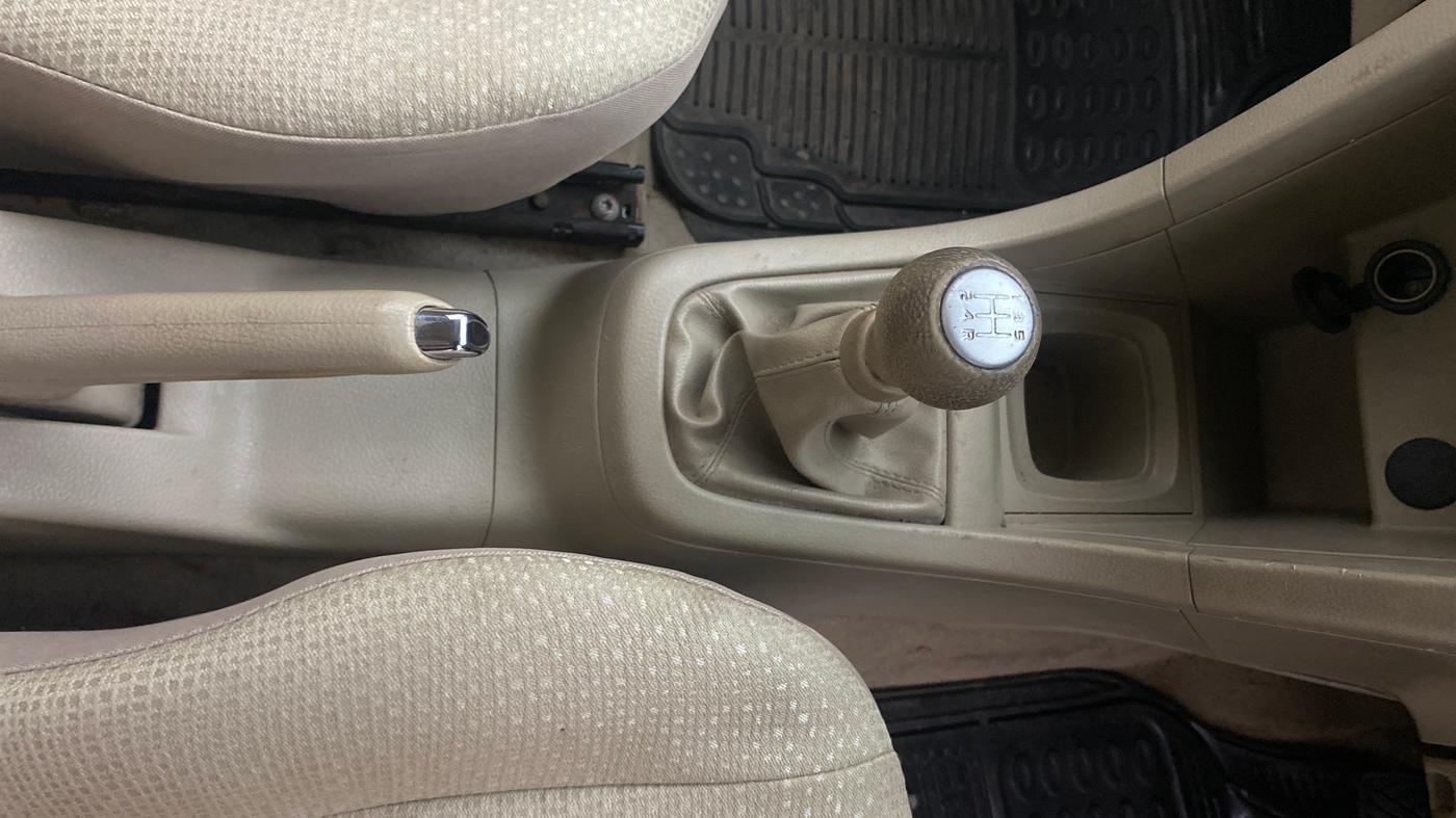 2015 Maruti Swift Dzire VXI, Petrol, Manual, 52,374 km, Gear Lever