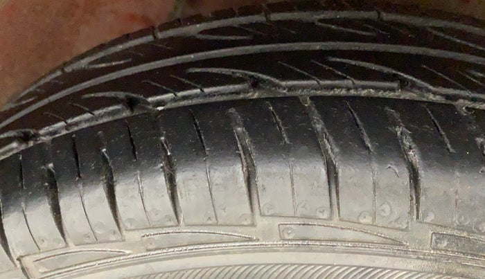 2013 Maruti Alto 800 LXI, Petrol, Manual, 52,042 km, Right Front Tyre Tread