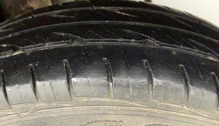 2013 Maruti Alto 800 LXI, Petrol, Manual, 52,042 km, Left Rear Tyre Tread