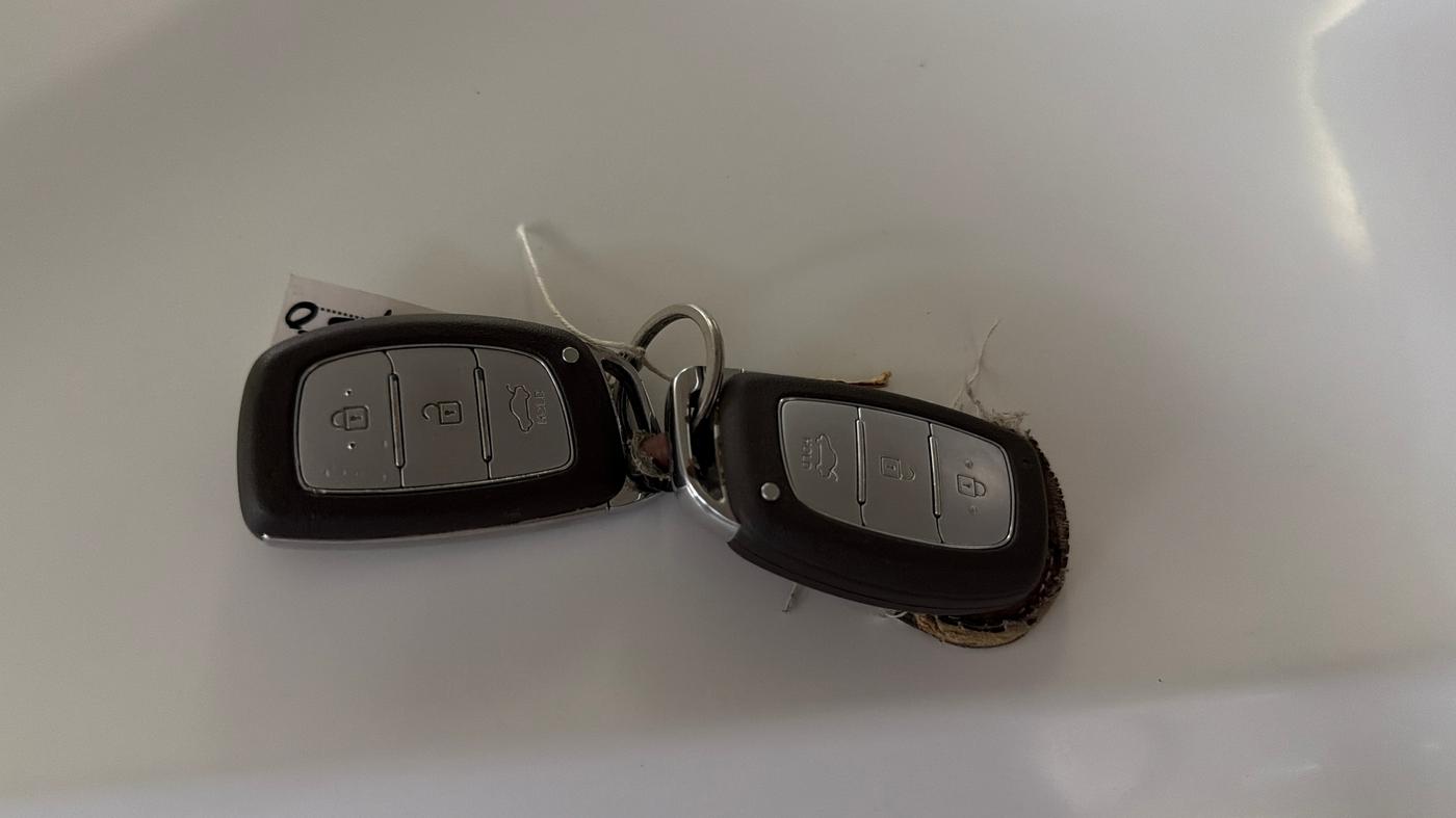 2019 Hyundai GRAND I10 NIOS ASTA 1.2 KAPPA VTVT, Petrol, Manual, 67,574 km, Key Close Up