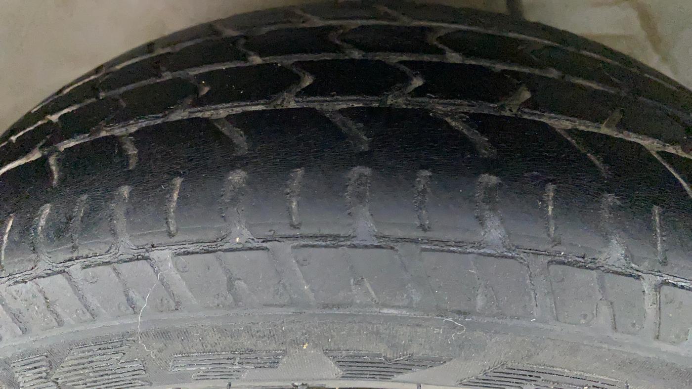 2018 Maruti Alto K10 VXI P, Petrol, Manual, 32,808 km, Left Front Tyre Tread
