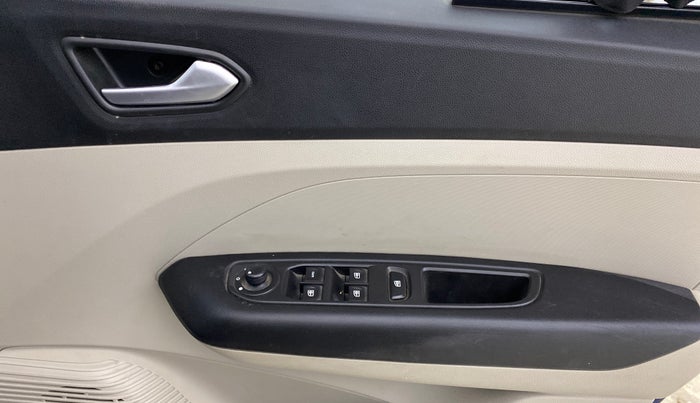 2021 Renault TRIBER RXZ, Petrol, Manual, 7,467 km, Driver Side Door Panels Control