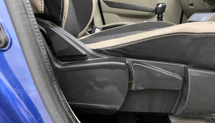 2021 Renault TRIBER RXZ, Petrol, Manual, 7,467 km, Driver Side Adjustment Panel