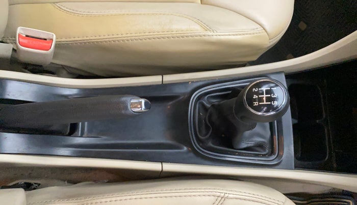 2016 Maruti Ciaz VXI, CNG, Manual, 88,281 km, Gear Lever
