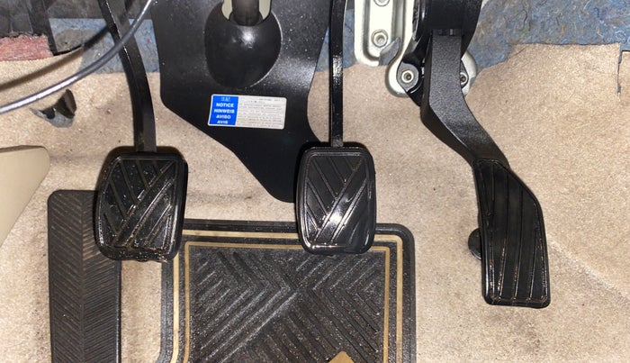 2016 Maruti Ciaz VXI, CNG, Manual, 88,281 km, Pedals