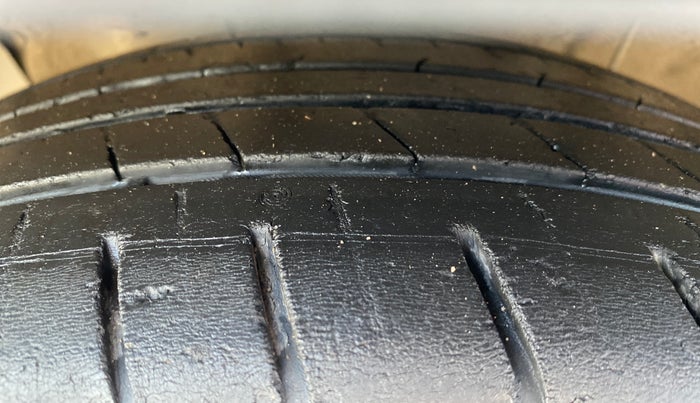 2021 Hyundai ALCAZAR PRESTIGE 2.0 MT 6STR, Petrol, Manual, 78,971 km, Left Front Tyre Tread