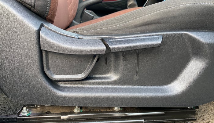 2021 Hyundai ALCAZAR PRESTIGE 2.0 MT 6STR, Petrol, Manual, 78,971 km, Driver Side Adjustment Panel