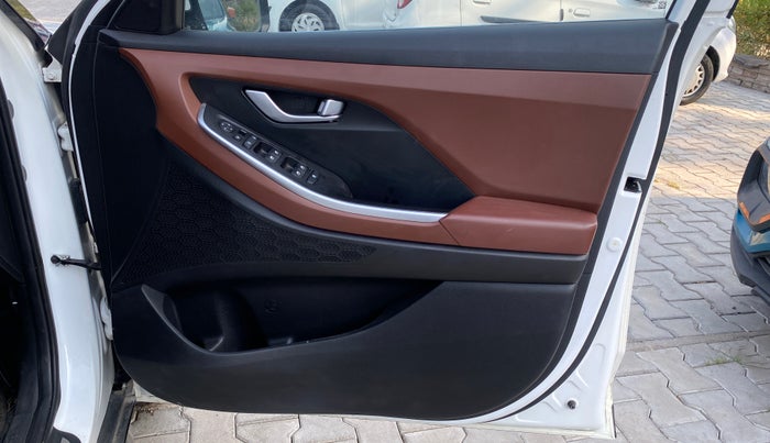 2021 Hyundai ALCAZAR PRESTIGE 2.0 MT 6STR, Petrol, Manual, 78,971 km, Driver Side Door Panels Control