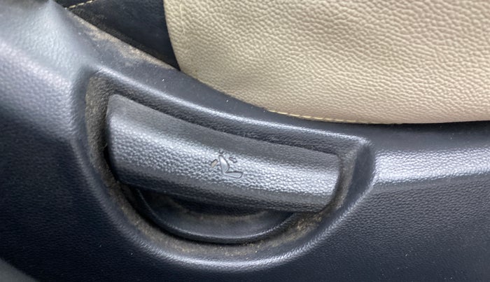 2015 Hyundai Xcent SX 1.2 (O), Petrol, Manual, 56,620 km, Driver Side Adjustment Panel