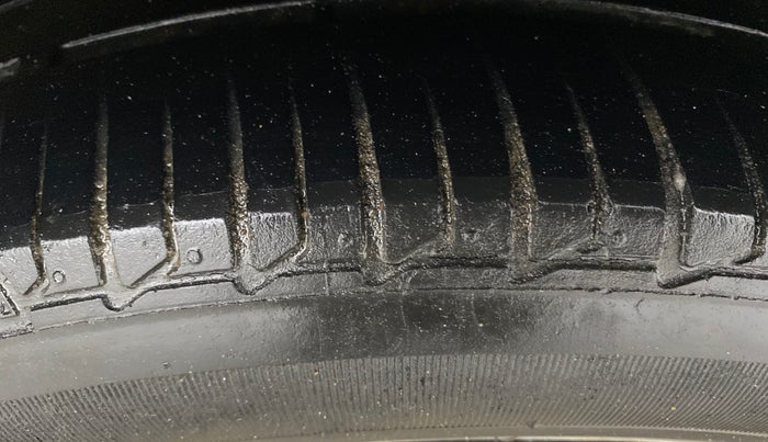 2015 Hyundai Xcent SX 1.2 (O), Petrol, Manual, 56,620 km, Left Rear Tyre Tread