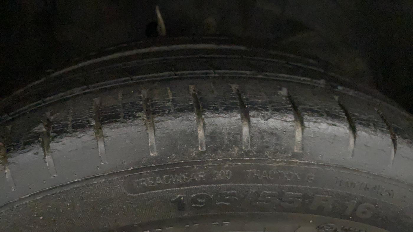 2020 Toyota Glanza G ISG, Petrol, Manual, 1,04,086 km, Right Front Tyre Tread