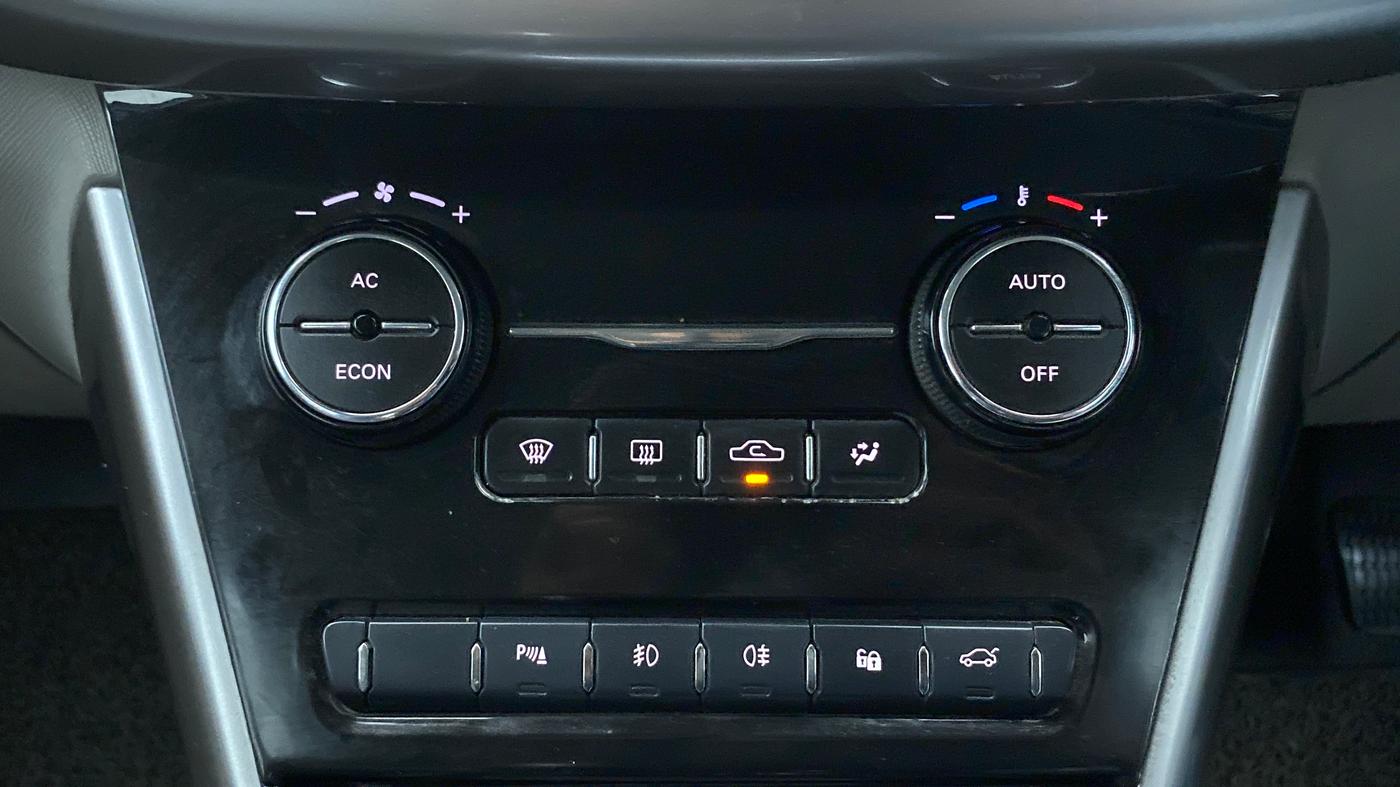 2018 Tata NEXON XZA PLUS DIESEL, Diesel, Automatic, 82,088 km, Automatic Climate Control