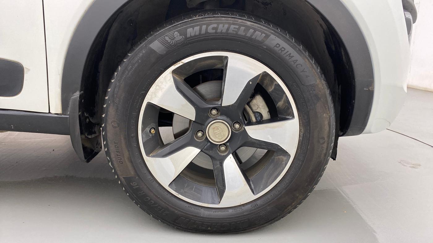 2018 Tata NEXON XZA PLUS DIESEL, Diesel, Automatic, 82,088 km, Right Front Wheel