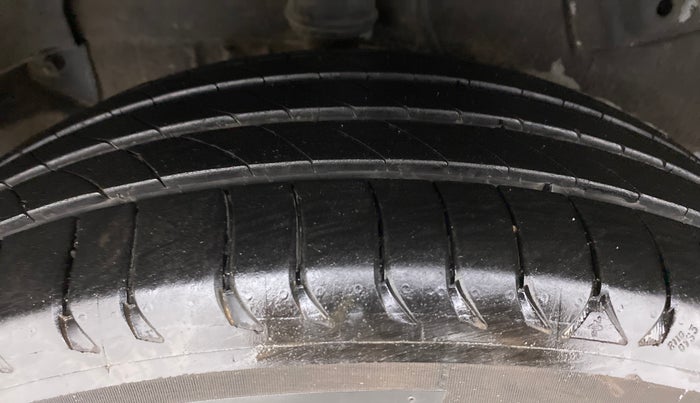 2018 Tata NEXON XZA PLUS DIESEL, Diesel, Automatic, 82,088 km, Right Rear Tyre Tread