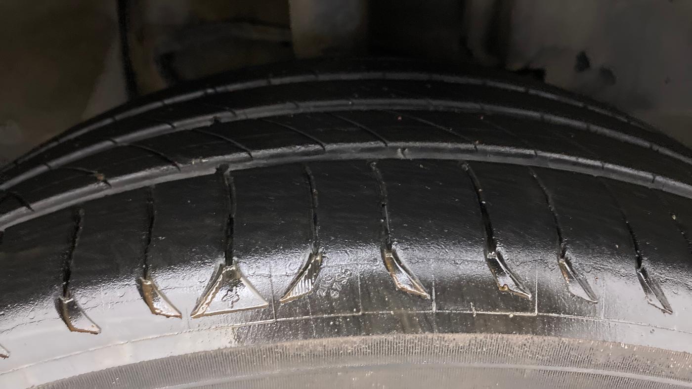 2018 Tata NEXON XZA PLUS DIESEL, Diesel, Automatic, 82,088 km, Right Front Tyre Tread