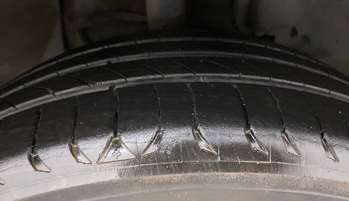 2018 Tata NEXON XZA PLUS DIESEL, Diesel, Automatic, 82,088 km, Right Front Tyre Tread