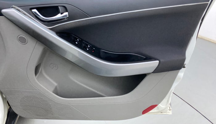 2018 Tata NEXON XZA PLUS DIESEL, Diesel, Automatic, 82,088 km, Driver Side Door Panels Control