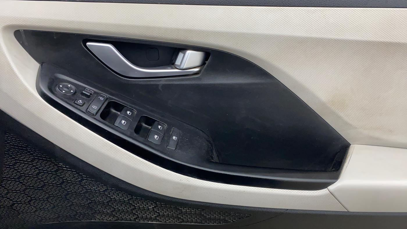 2023 Hyundai Creta SX 1.5 PETROL, Petrol, Manual, 31,347 km, Driver Side Door Panels Control