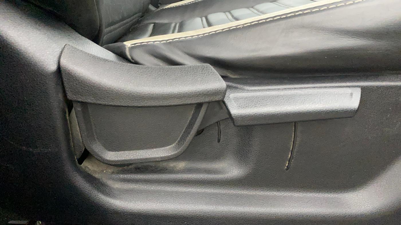 2023 Hyundai Creta SX 1.5 PETROL, Petrol, Manual, 31,347 km, Driver Side Adjustment Panel