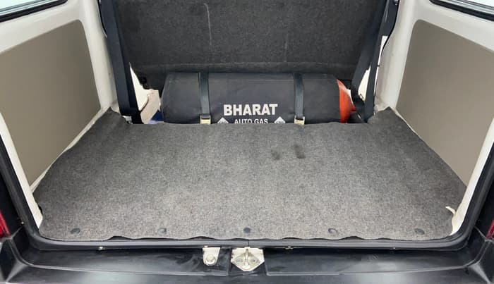 2017 Maruti Eeco 5 STR, CNG, Manual, 37,539 km, Boot Inside View