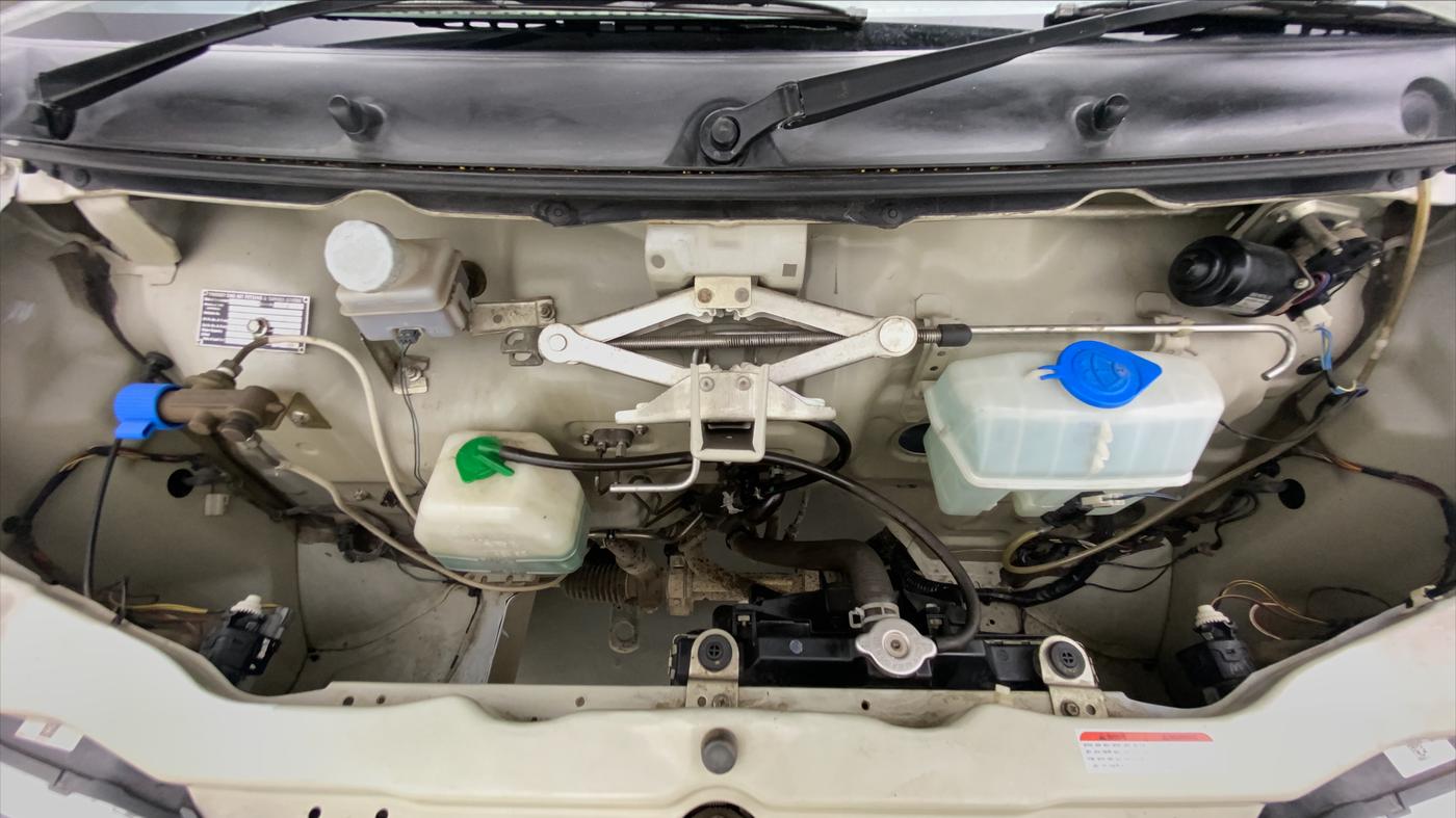 2017 Maruti Eeco 5 STR, CNG, Manual, 37,539 km, Engine Bonet View