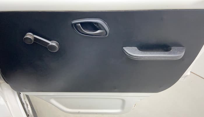 2017 Maruti Eeco 5 STR, CNG, Manual, 37,539 km, Driver Side Door Panels Controls