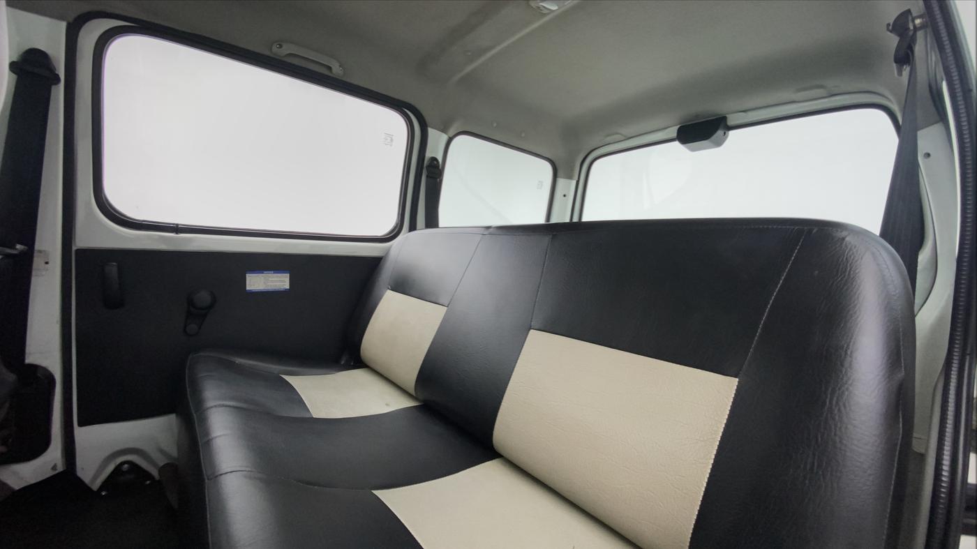 2017 Maruti Eeco 5 STR, CNG, Manual, 37,539 km, Right Side Door Cabin View