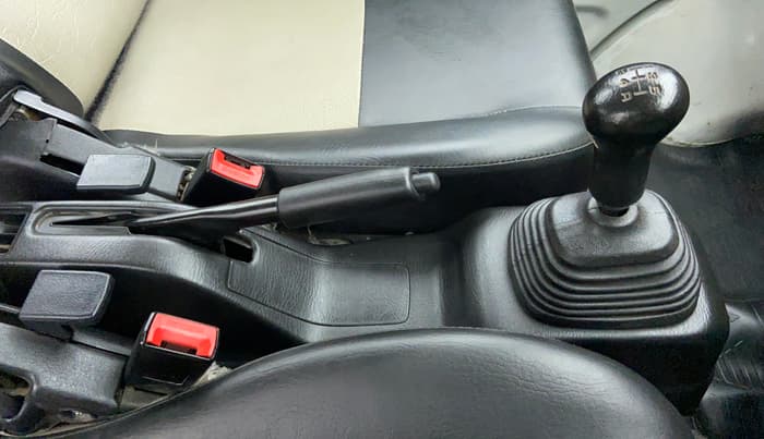 2017 Maruti Eeco 5 STR, CNG, Manual, 37,539 km, Gear Lever