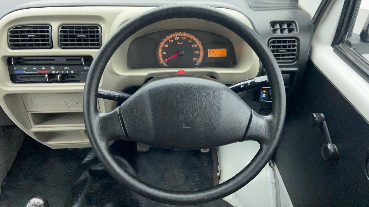 2017 Maruti Eeco 5 STR, CNG, Manual, 37,539 km, Steering Wheel Close-up
