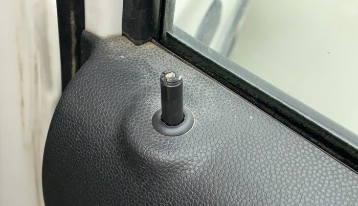 2017 Maruti Alto 800 VXI, Petrol, Manual, 11,815 km, Lock system - Door lock knob has minor damage