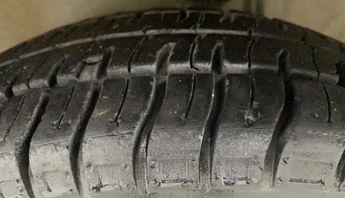 2017 Maruti Alto 800 VXI, Petrol, Manual, 11,815 km, Left Front Tyre Tread