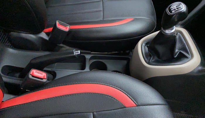 2018 Hyundai Grand i10 SPORTZ (O) 1.2 KAPPA VTVT, Petrol, Manual, 1,00,624 km, Gear Lever