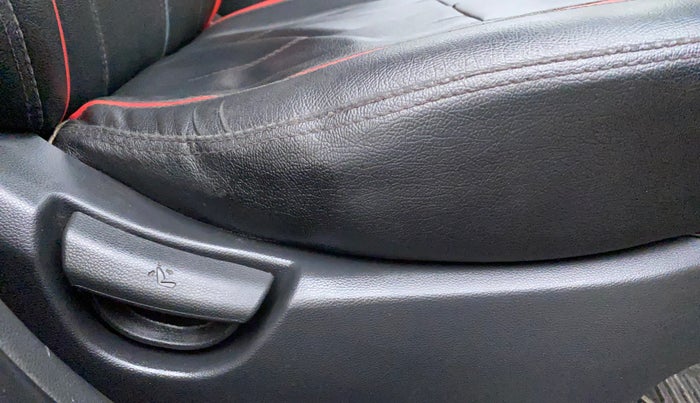 2018 Hyundai Grand i10 SPORTZ (O) 1.2 KAPPA VTVT, Petrol, Manual, 1,00,624 km, Driver Side Adjustment Panel