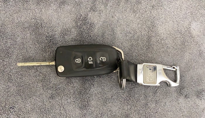 2018 Tata NEXON XM PETROL, Petrol, Manual, 90,188 km, Key Close Up