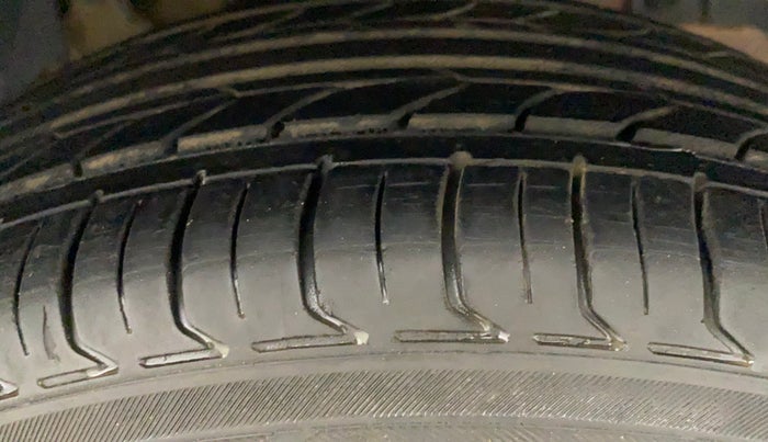 2018 Tata NEXON XM PETROL, Petrol, Manual, 90,188 km, Right Front Tyre Tread