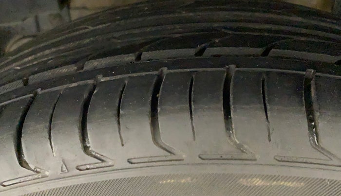 2018 Tata NEXON XM PETROL, Petrol, Manual, 90,188 km, Left Front Tyre Tread