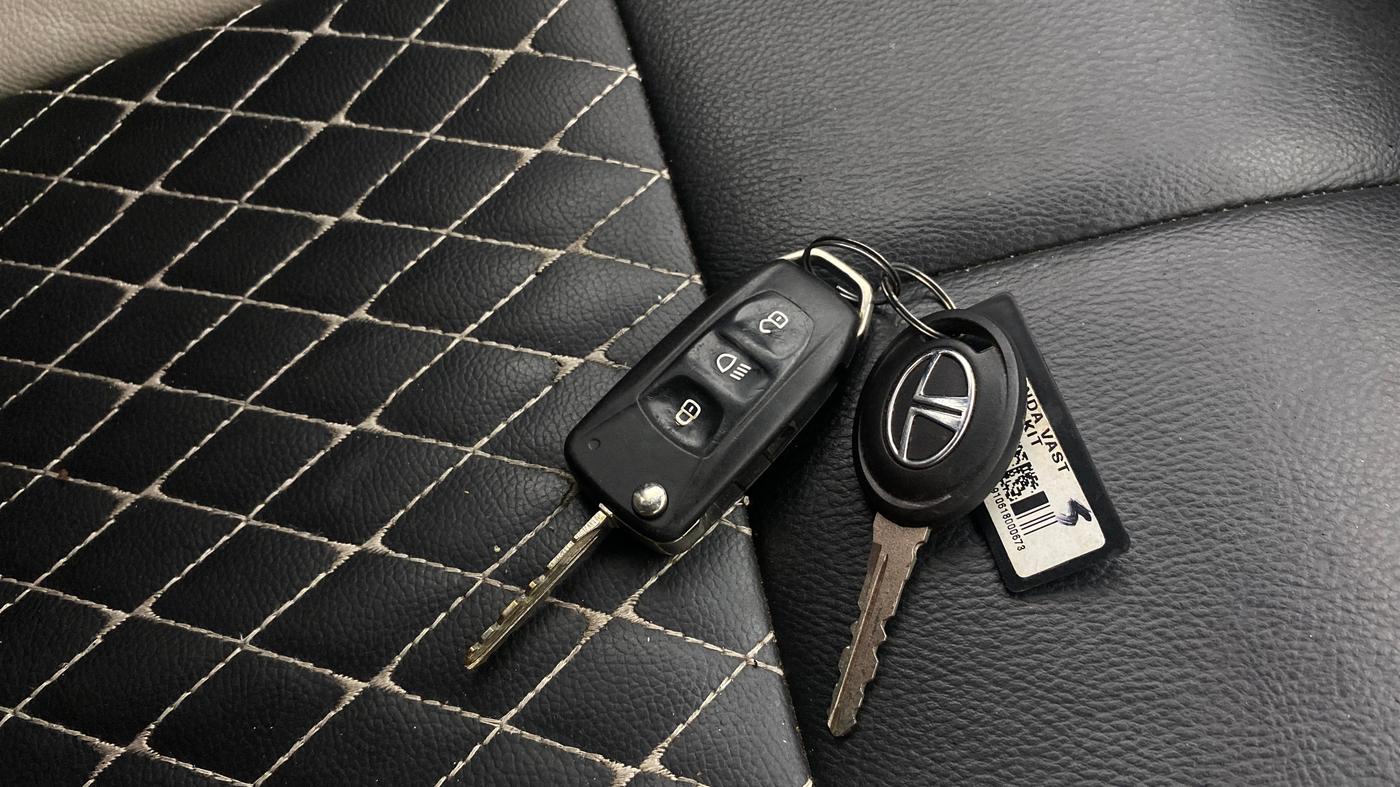 2018 Tata TIGOR XZA PETROL, Petrol, Automatic, 67,615 km, Key Close Up