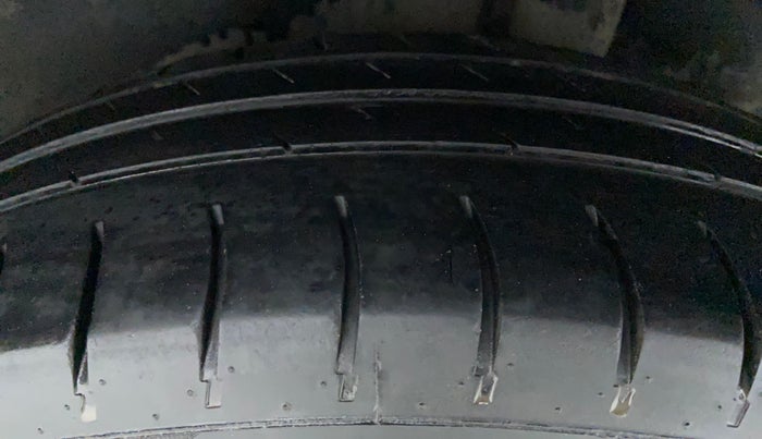 2010 Maruti Swift Dzire VXI, Petrol, Manual, 63,696 km, Left Rear Tyre Tread