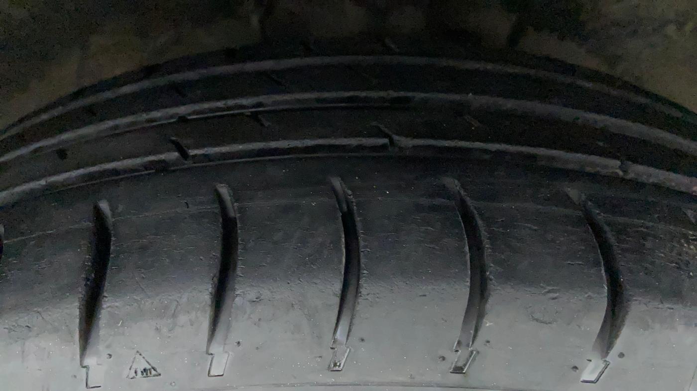 2010 Maruti Swift Dzire VXI, Petrol, Manual, 63,696 km, Right Front Tyre Tread