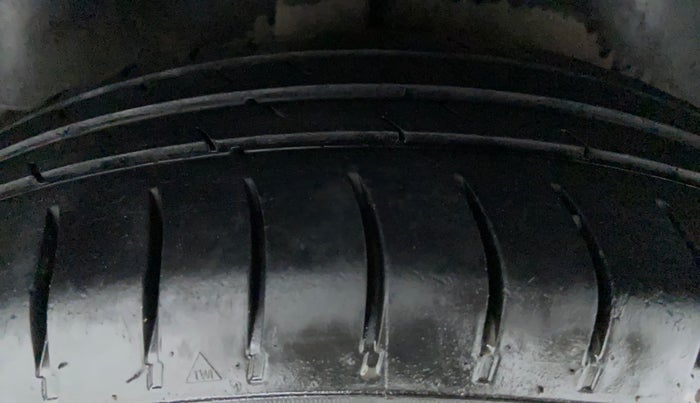 2010 Maruti Swift Dzire VXI, Petrol, Manual, 63,696 km, Right Rear Tyre Tread