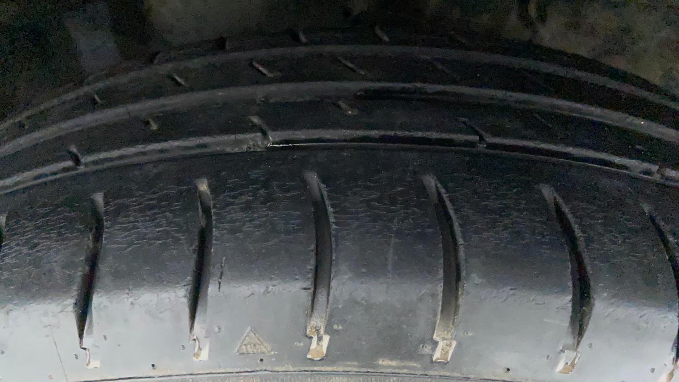 2010 Maruti Swift Dzire VXI, Petrol, Manual, 63,696 km, Left Front Tyre Tread