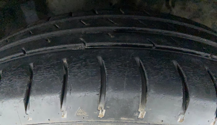 2010 Maruti Swift Dzire VXI, Petrol, Manual, 63,696 km, Left Front Tyre Tread